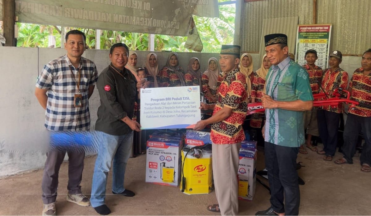 Petani Tulungagung Dapat Bantuan Traktor dari BRI, Dukung Pengolahan Lahan Lebih Efisien