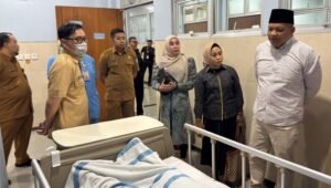 Pastikan Korban Dugaan Keracunan MBG Dapat Penanganan, dr. Elsa dan Ketua DPC PKB Sidoarjo Jenguk dan Beri Dukungan Korban