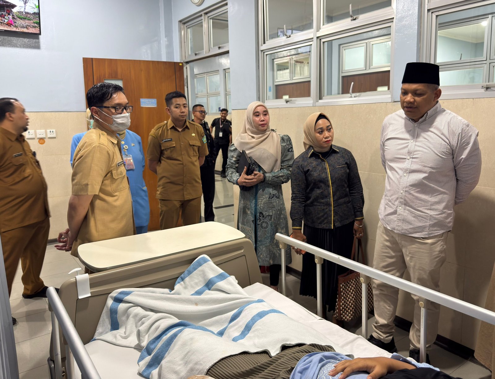 Pastikan Korban Dugaan Keracunan MBG Dapat Penanganan, dr. Elsa dan Ketua DPC PKB Sidoarjo Jenguk dan Beri Dukungan Korban