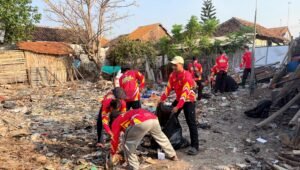 GMD Gerindra Jatim Padukan Aksi Peduli Lingkungan dan Santunan Sosial di Pantai Kalibuntu GMD Gerindra Jatim Padukan Aksi Peduli Lingkungan dan Santunan Sosial di Pantai Kalibuntu