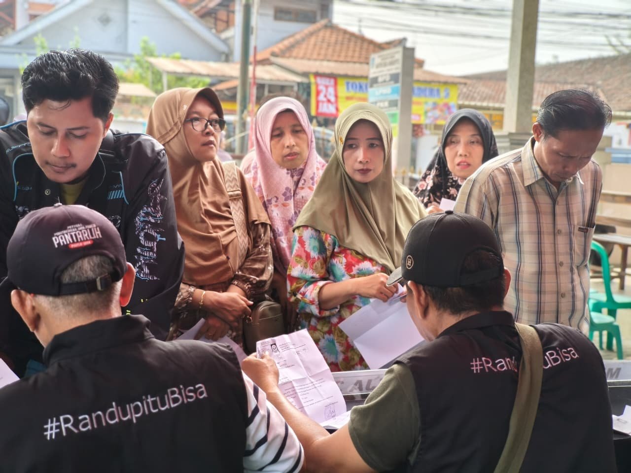 800 Bidang Sertifikat PTSL Dibagikan, Pemdes Randupitu Pastikan Warga Terima Hak Legalitas Tanah